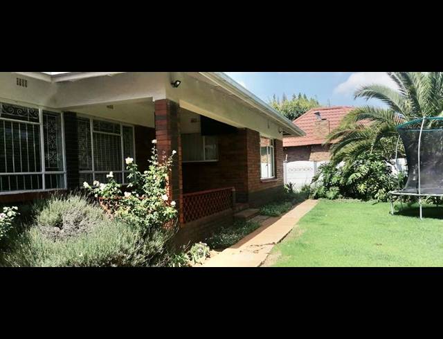 3 BEDROOM PROPERTY TO RENT IN MALVERN EAST